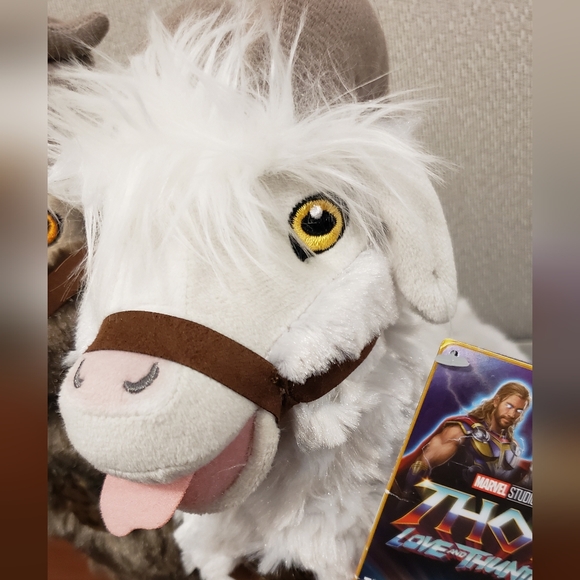 NWT Toothgnasher and Toothgrinder Plush Goat Set – Thor: Love and Thunder - Picture 4 of 5